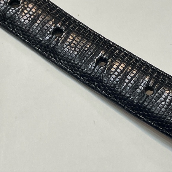 Brighton Ladies Leather Belt with Sleek Design. Pre-owned. Buckle has scratches. - Picture 3 of 11